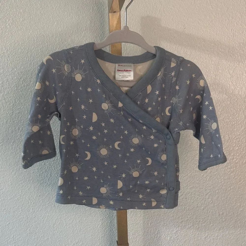 Hanna Anderssonโ- Blue Baby Wrap Top with Celestial Print-0-3M